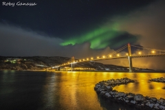Aurora boreale sul ponte di Tjeldsundbrua
