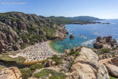 Affollamento alla spiaggia di Costa Paradiso