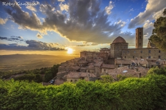 Tramonto a Volterra e la Cattedrale di Santa Maria Assunta