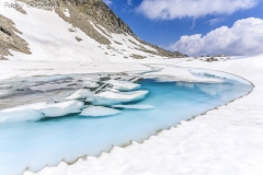 Disgelo a uno dei laghetto del Tambò in valle Spluga