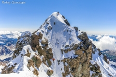 Alpinisti in arrivo sulla vetta del monte Disgrazia